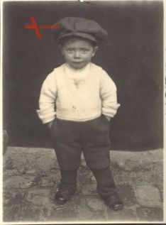 Historisches Foto Kleiner Junge, frecher Blick