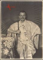Historisches Foto Deutscher Mann mit Schnurrbart im Japanischem Kimono, Schirm
