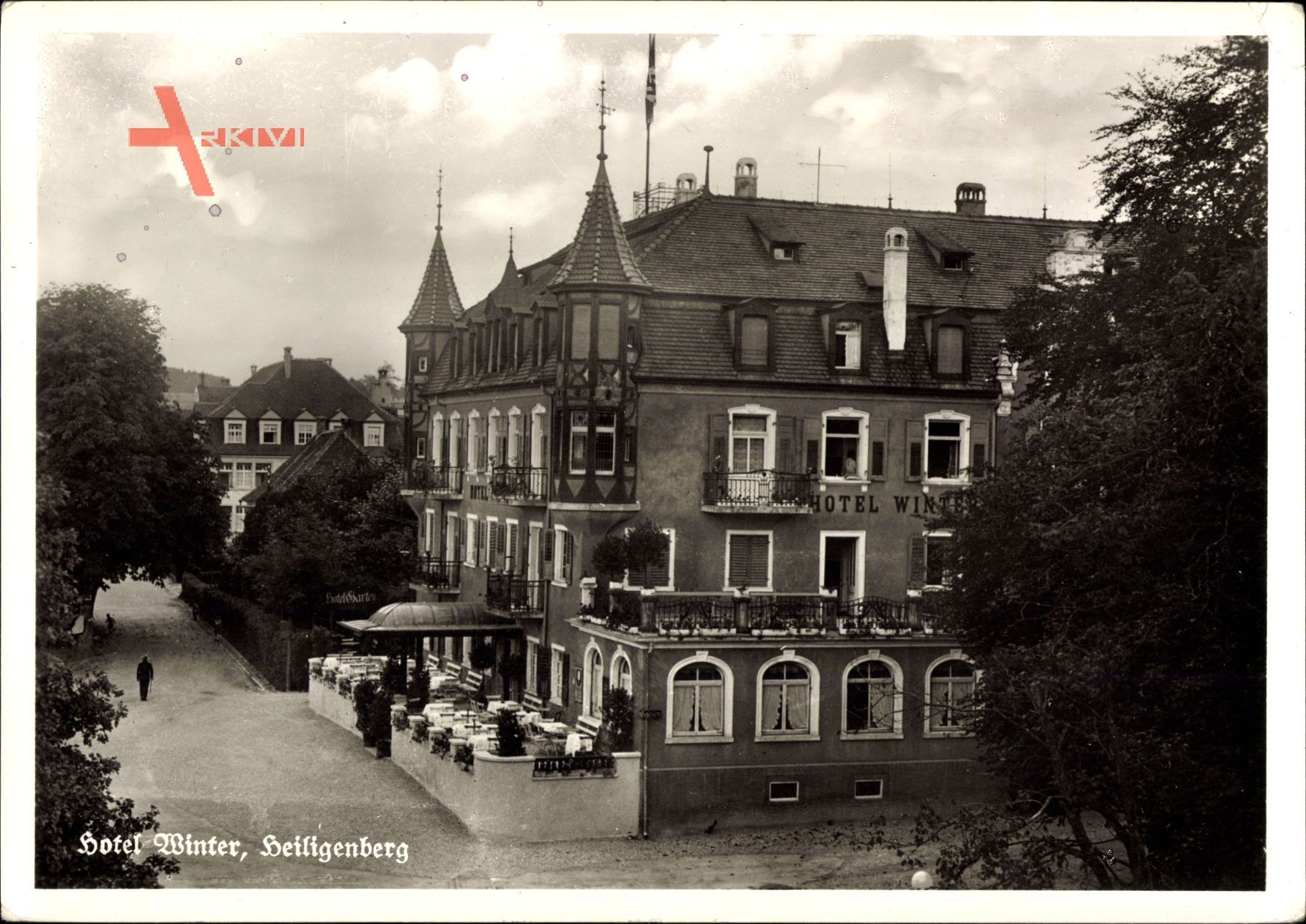Heiligenberg Bodenseekreis, Straßenpartie mit Blick auf Hotel Winter