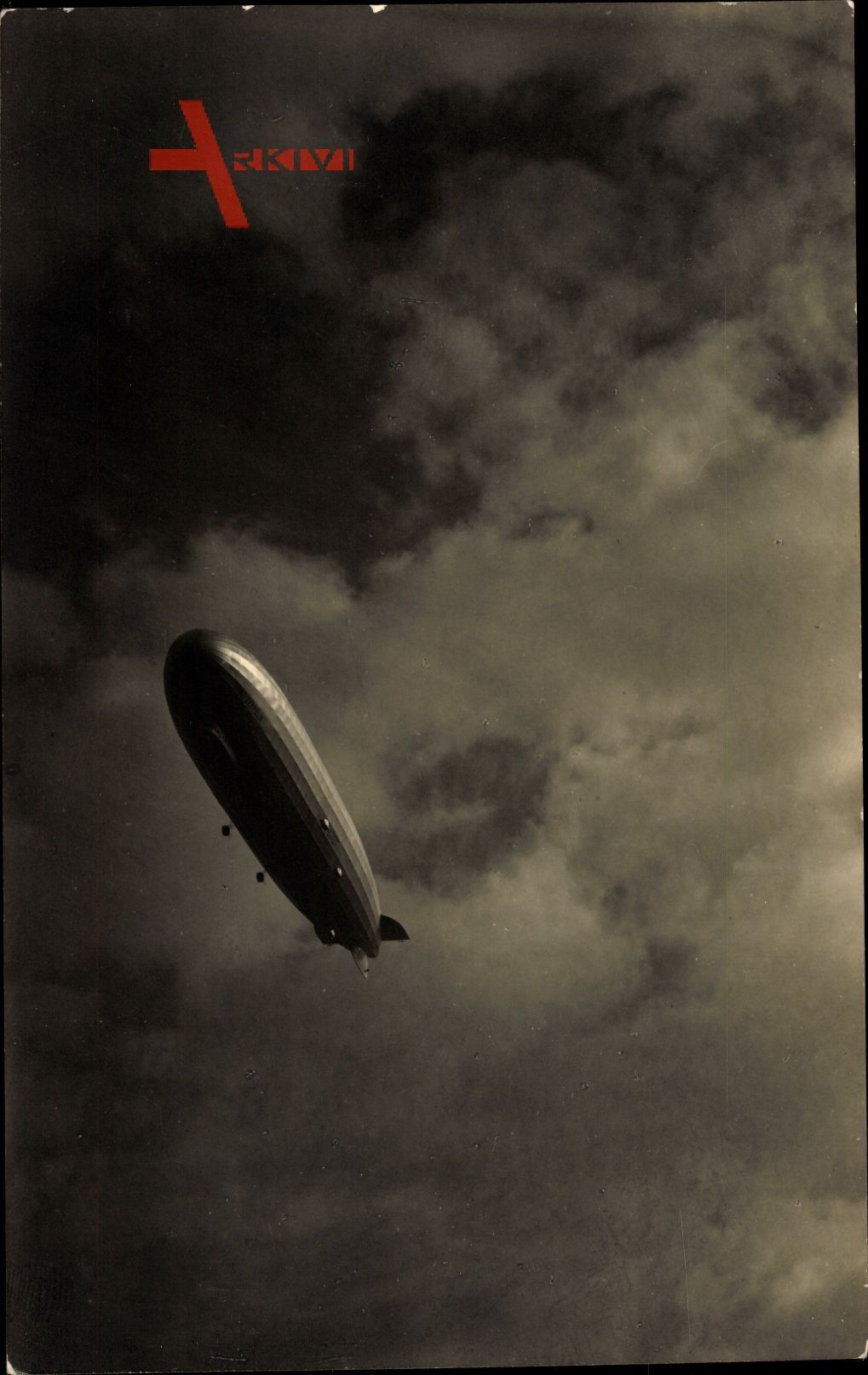 Zeppelin in der Luft über Freiberg, Luftschiff