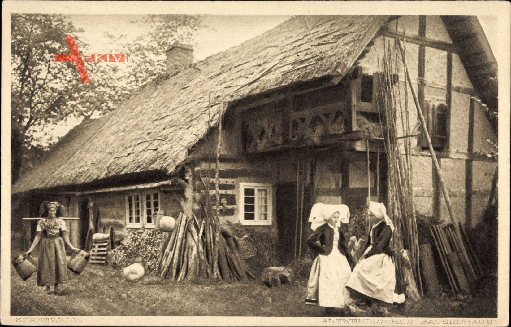Spreewald, Spreewälderinnen vor einem Bauernhaus, Fachwerk