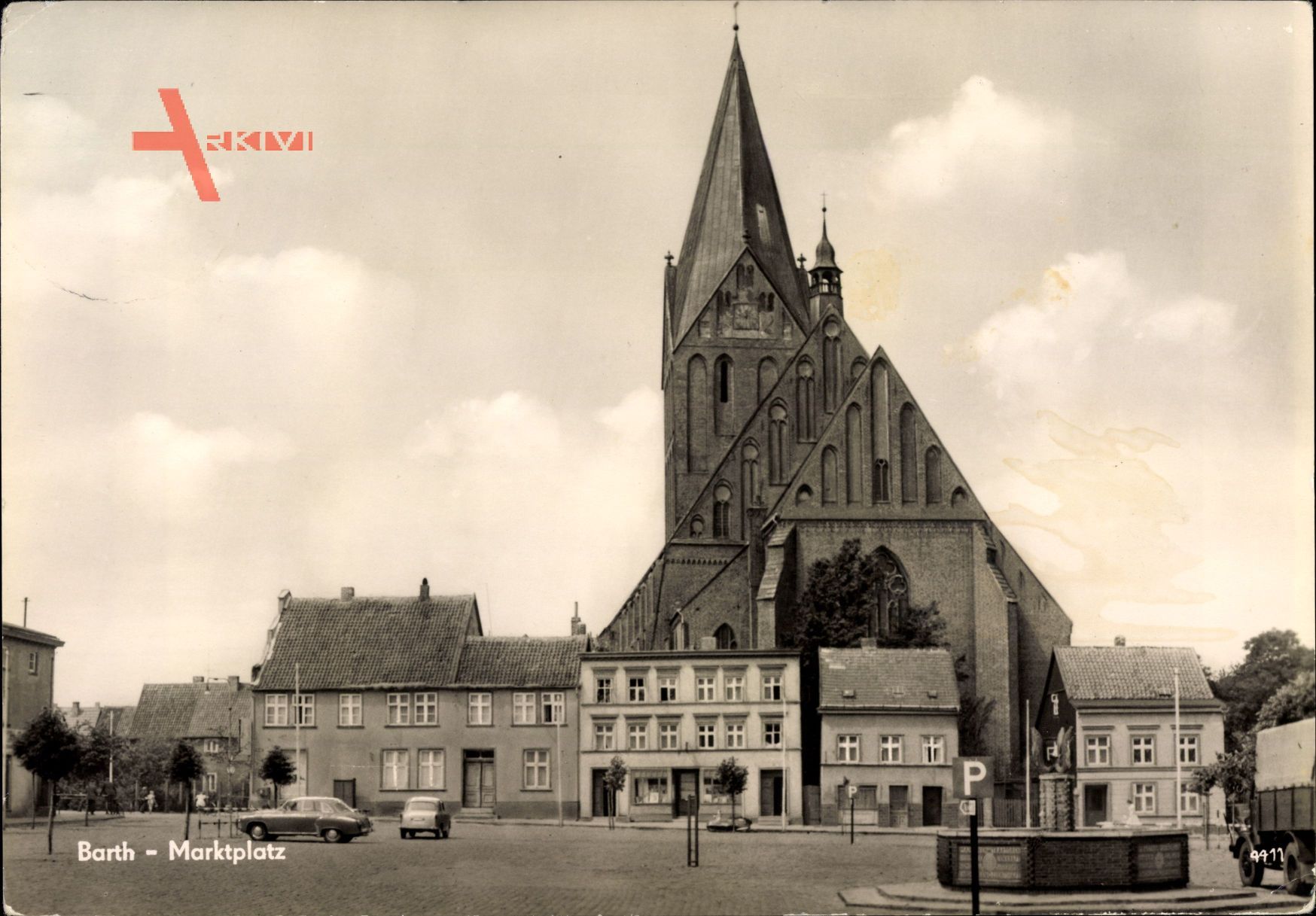 Barth in Mecklenburg Vorpommern, Blick auf den Marktplatz, Brunnen