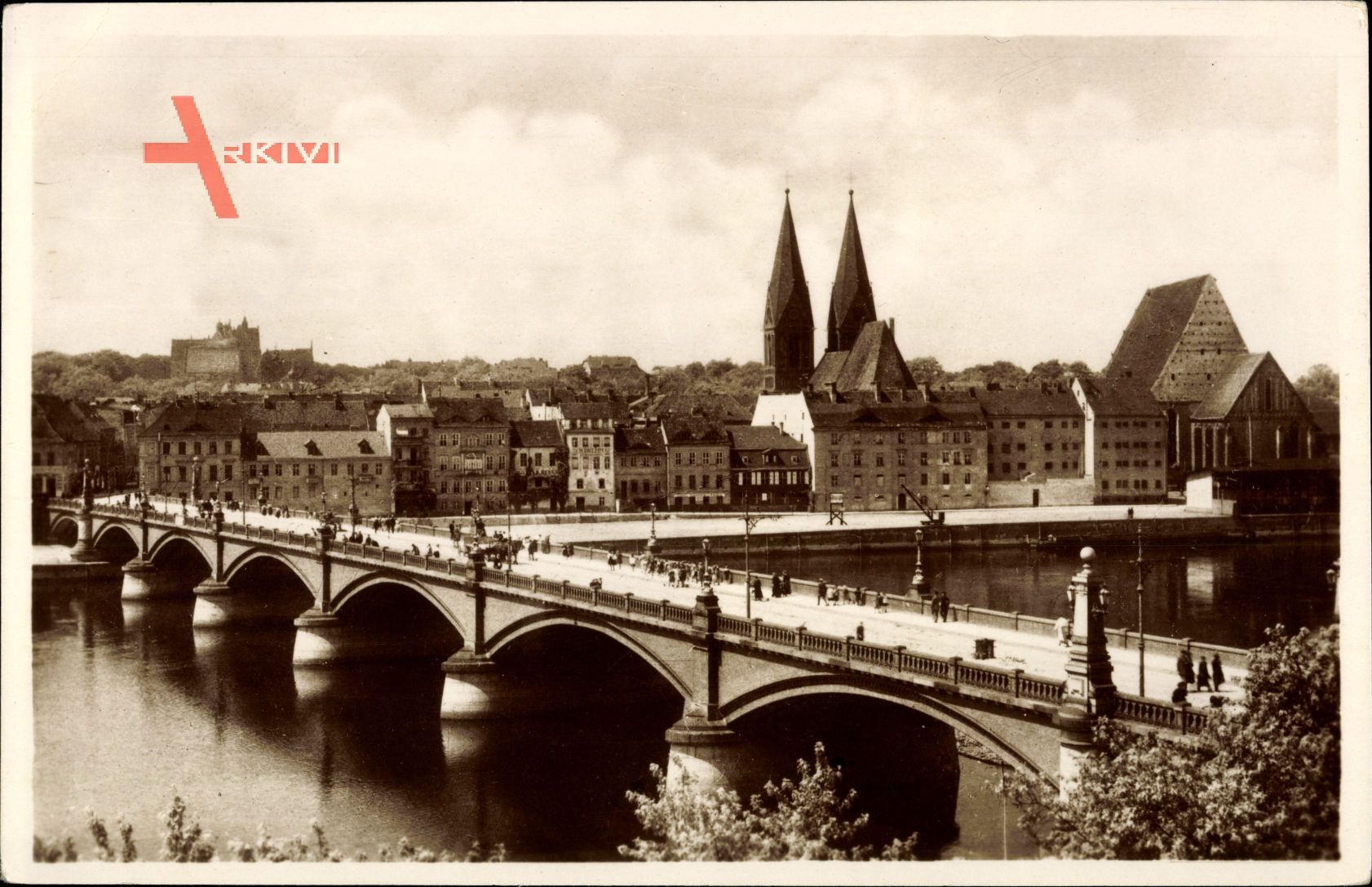 Frankfurt an der Oder, Blick auf die Oderbrücke und den Ort, Fluss