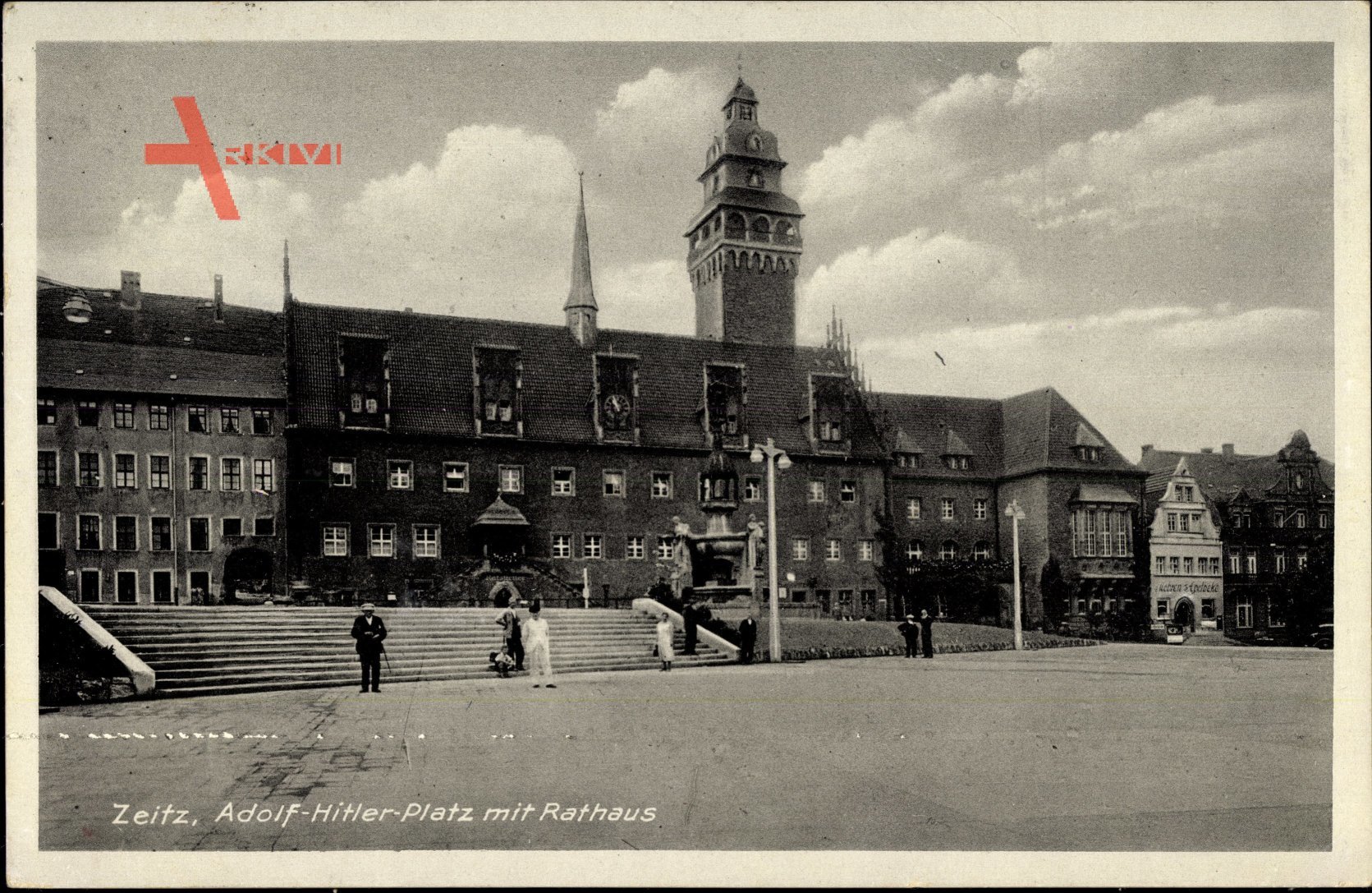 Zeitz an der Weißen Elster im Burgenlandkreis, Adolf Hitler Platz mit Rathaus