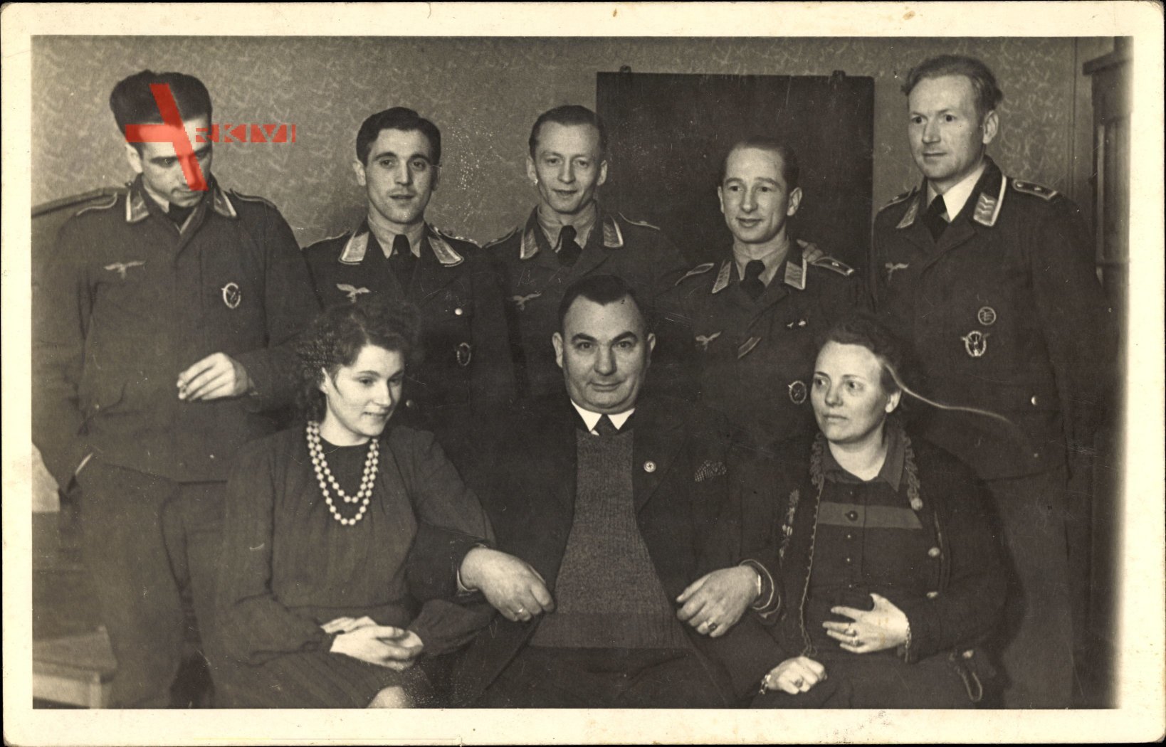 Foto Deutsche Wehrmacht, Luftwaffe, Offiziere in Uniformen, Flugzeugführerabzeichen