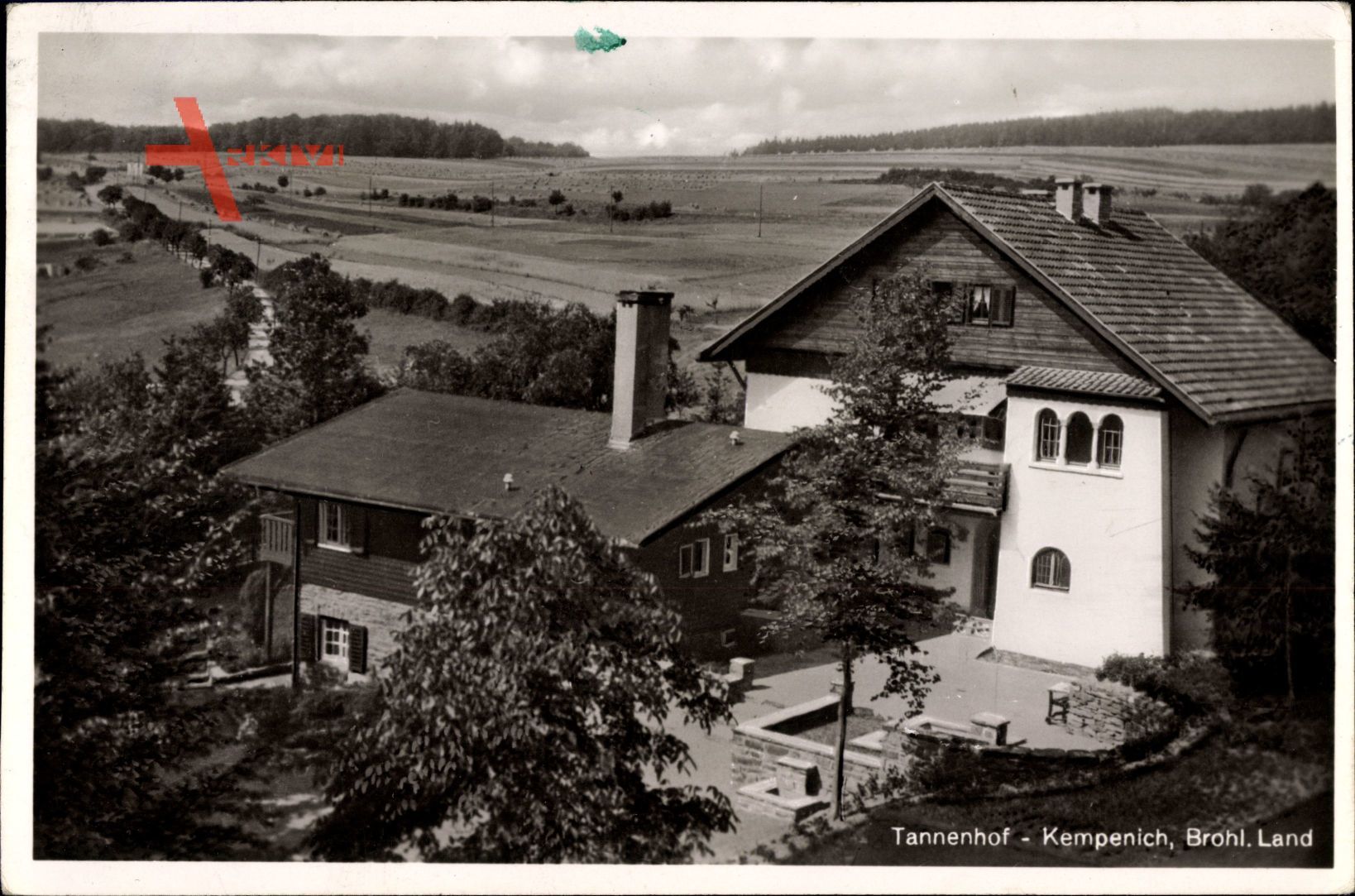 Kempenich Brohtal, Gasthaus Tannenhof, Gebäudeansicht und Blick in die Umgebung