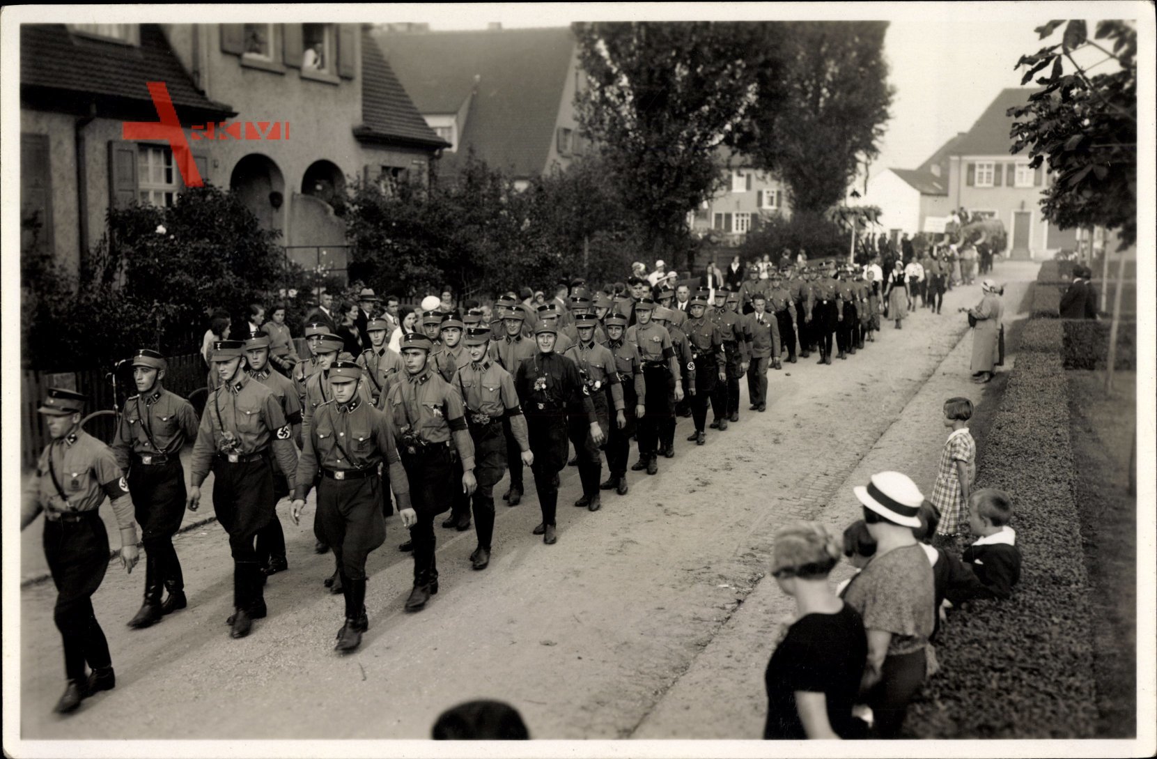 Erntedankfest 1933, Marsch der SA in Uniform, Straßenpartie, Anwohner