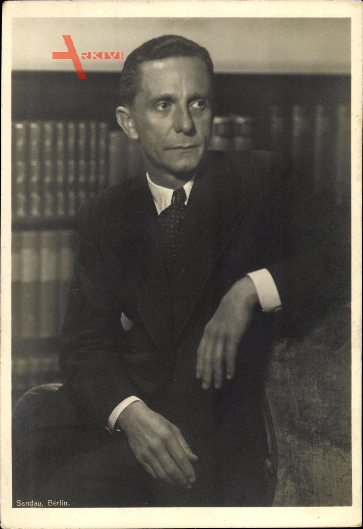 Reichspropagandaleiter Joseph Goebbels, Sitzportrait | xl