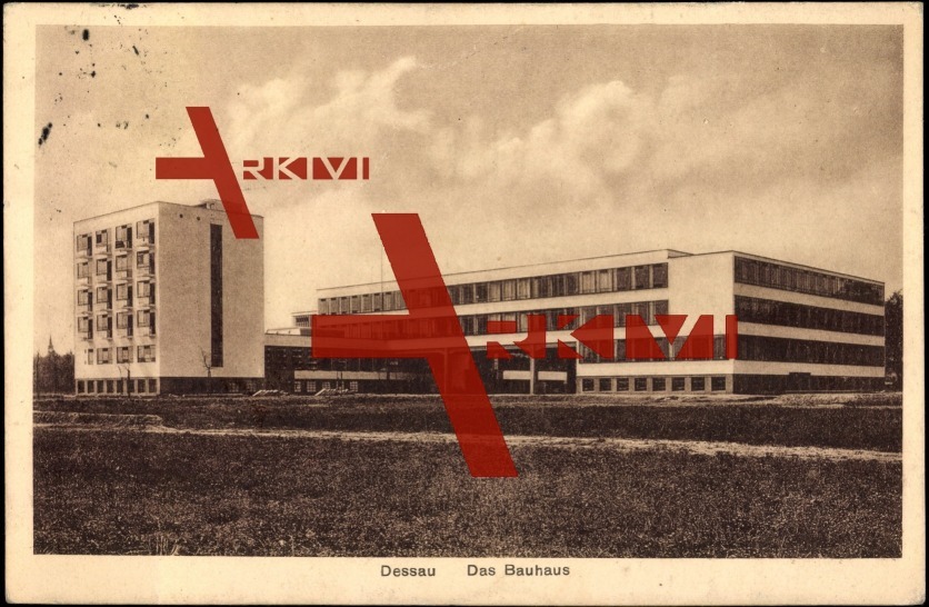 Dessau, Partie am Bauhaus Gebäude, 1928