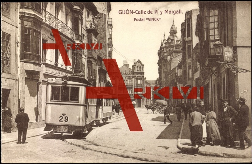 Gijón Asturien, Calle de Pí y Margall, el tren