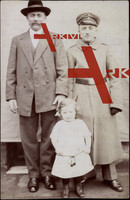 Portrait eines Postschaffners mit s. Familie