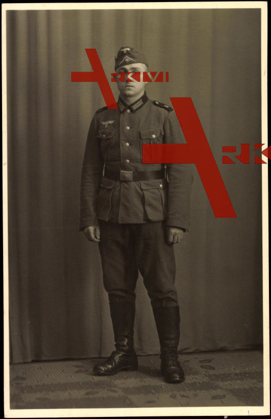 Junger Wehrmachtssoldat, Rgt. 25, Käppi, Koppel