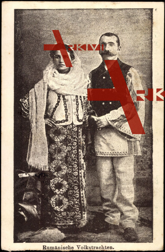 Ein Paar in rumänischer Tracht, Kopftuch, Weste