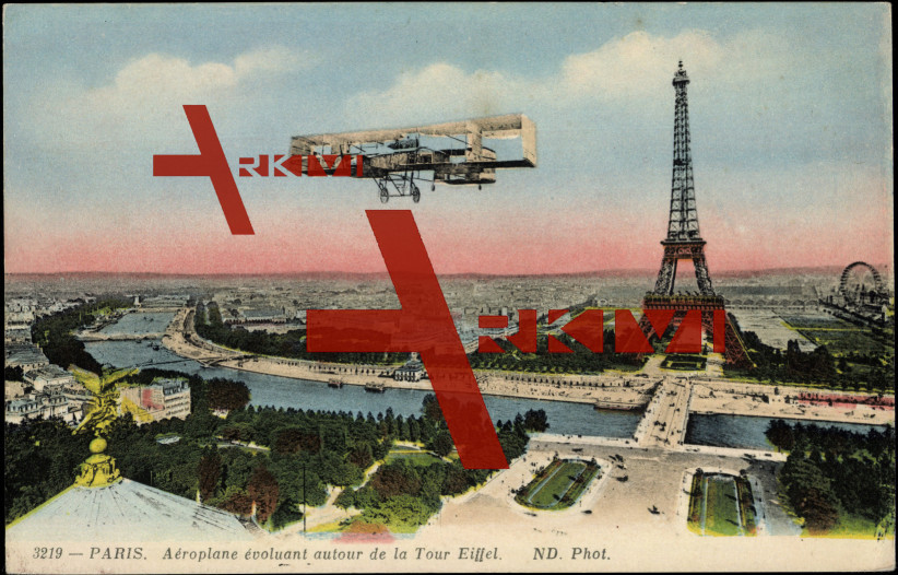 Paris, Doppeldeckerflugzeug über der Seine,Eifelturm