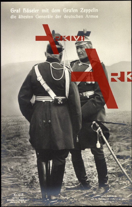 Graf Häseler mit dem Grafen Zeppelin in Uniform