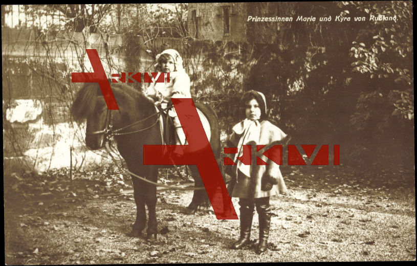 Prinzessinnen Marie und Kyra von Rußland mit Pony