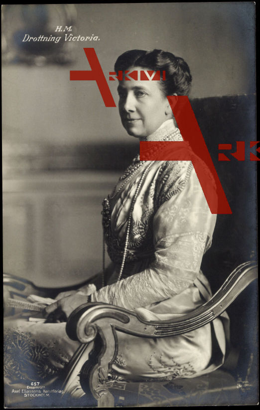H.M. Drottning Victoria von Schweden, Sitzportrait
