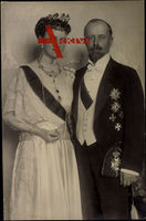 Fürst Leopold zu Lippe mit Ehefrau, Krone, Schmuck