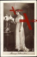 Prinzessin Viktoria Luise von Preußen, NPG 4508, Standportrait