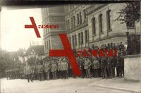 Schwäbisch Hall im Kochertal, Soldaten posieren auf der Straße