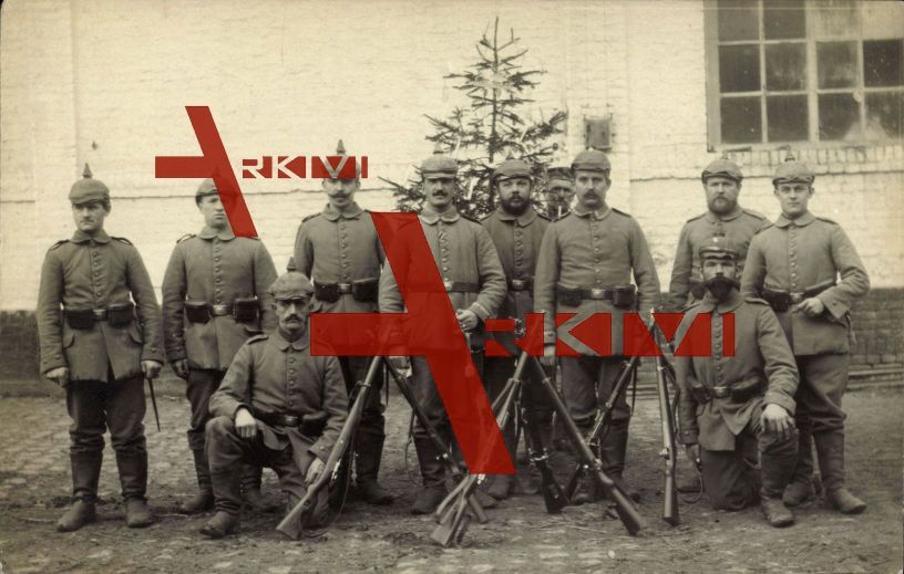 Soldaten, Gruppenfoto, Gewehre, Uniformen, Tannenbaum