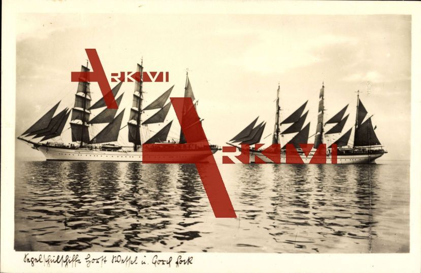 Blick auf die Segelschulschiffe Horst Wessel und Gorch Fock, Dreimaster