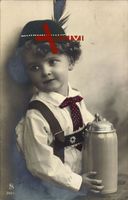 Kleines Kind in bayrischer Tracht, Hosenhalter, Bierkrug