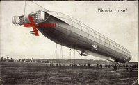 Zeppelin Viktoria Luise, LZ 11, Starrluftschiff über einem Feld, Militär