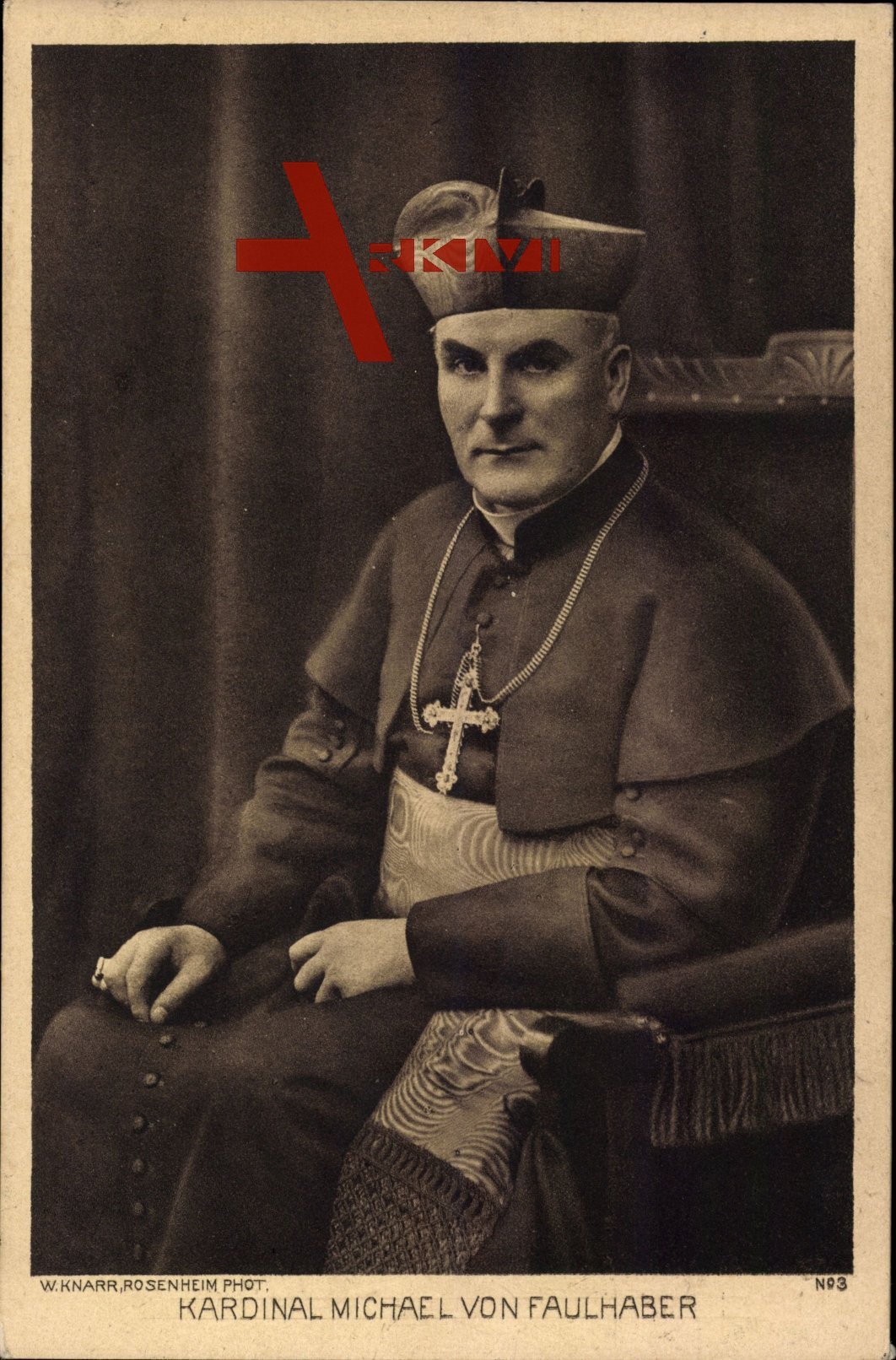 Kardinal Michael von Faulhaber, Sitzportrait, Kreuz