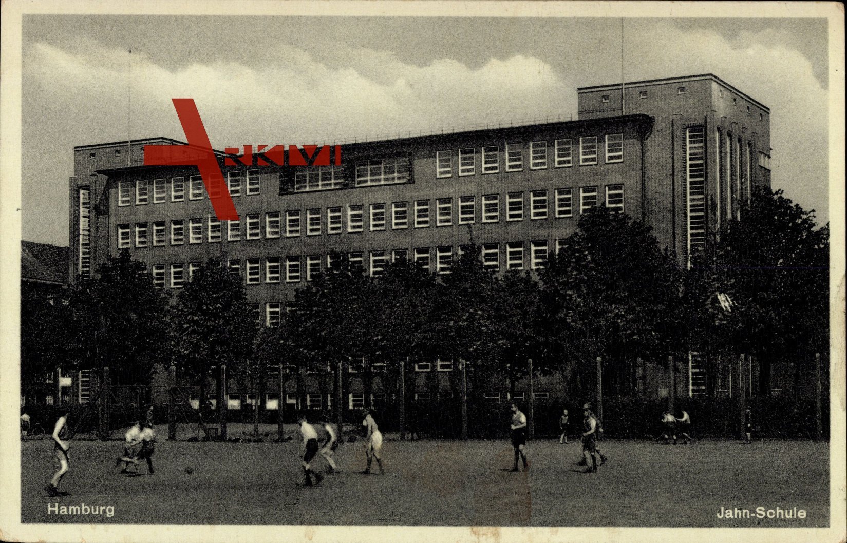 Hamburg Eimsbüttel Harvestehude, Jahn Schule, Kinder spielen Fußball