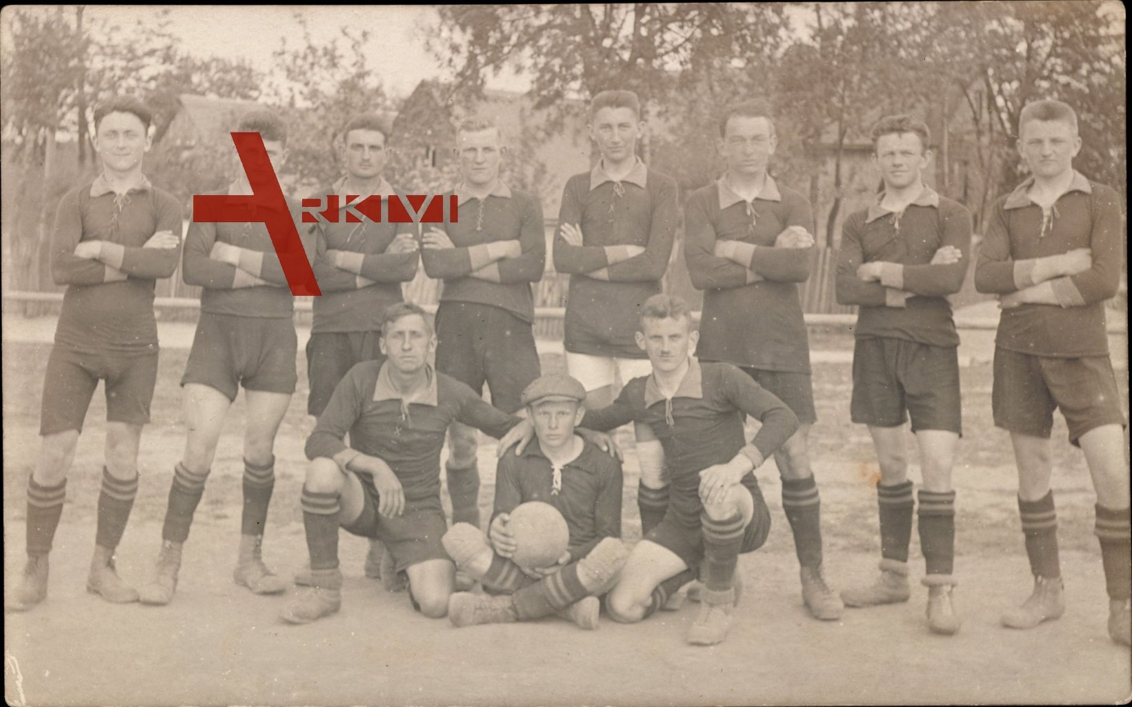 Fußballmannschaft, Junge Männer in Trikots, Lederball