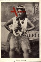 Eine Frau des Samoa Volkes mit Blumenschmuck