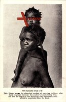 Australische Aborigene Frau mit Kind auf der Schulter