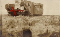 Erster Weltkrieg, Zerschossener Panzer auf dem Felde
