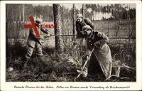 Deutsche Pioniere bei der Arbeit, Fällen von Bäumen, Brückenmaterial