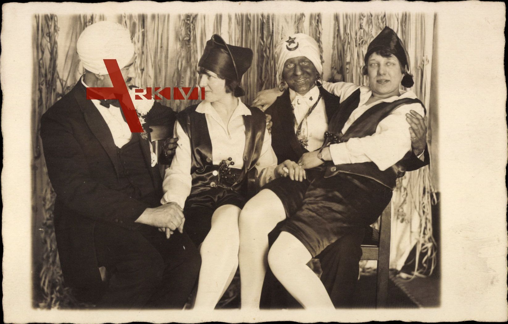 Fastnacht 1928, zwei Männer und zwei Frauen, Kostüme