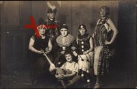 Gruppenfoto von verkleideten Personen, Karneval 1925