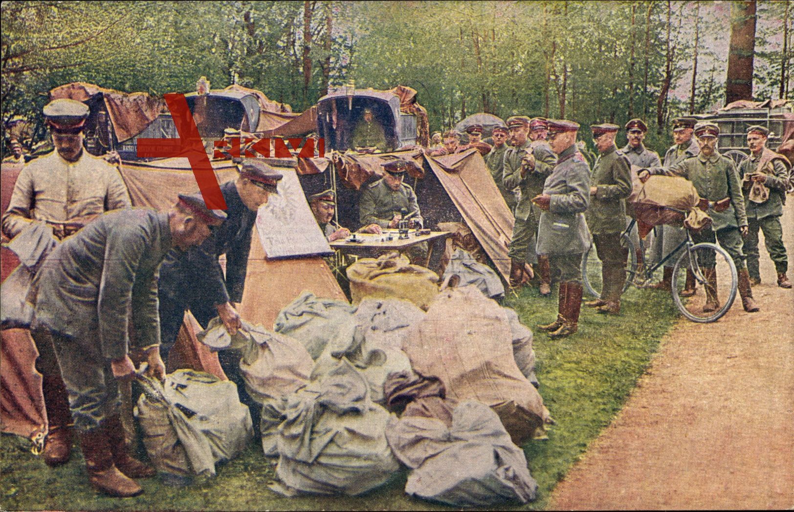 Krieg 1914, Feldpostamt im Walde, Soldaten, Briefsäcke