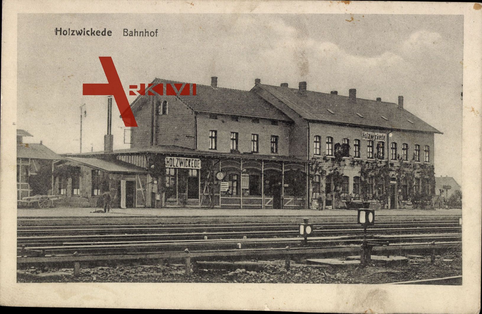 Holzwickede Kreis Unna, Blick auf die Gleisseite des Bahnhofes