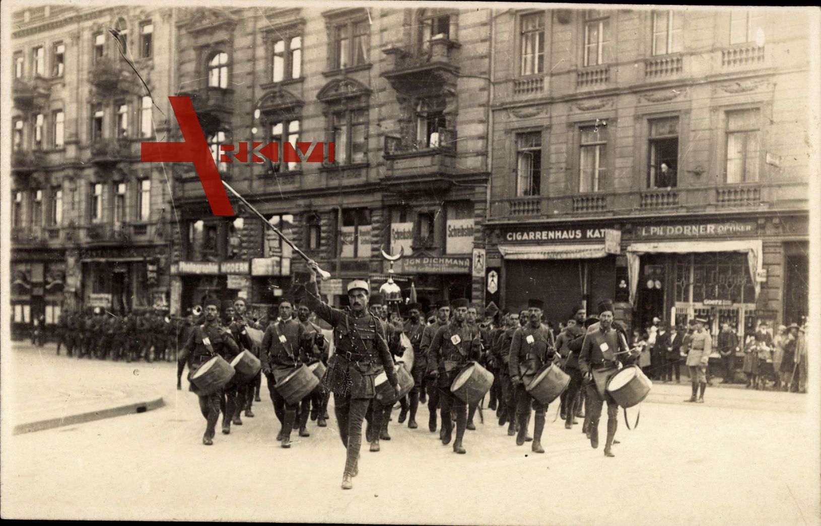 Wiesbaden, Türkische Soldaten laufen durch die Stadt