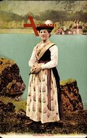 Frau vor einem See in Bayrischer Tracht, Kleid, Hut