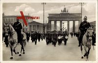 Berlin, Aufziehende Wache vor dem Brandenburger Tor, Wehrmacht, Polizei
