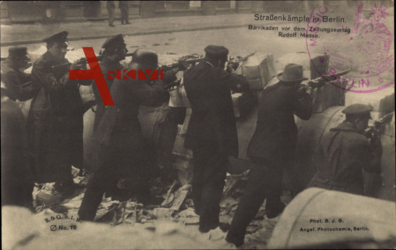 Berlin, Straßenkämpfe, Barrikaden vor dem Zeitungsverlag Rudolf Mosse