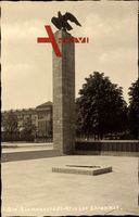 Berlin Spandau Siemensstadt, Blick auf das Krieger-Ehrenmal, Denkmal