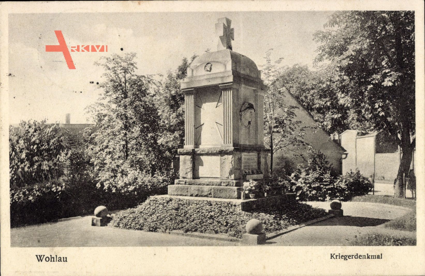 Wołów Wohlau Schlesien, Blick auf das Kriegerdenkmal, Parkpartie