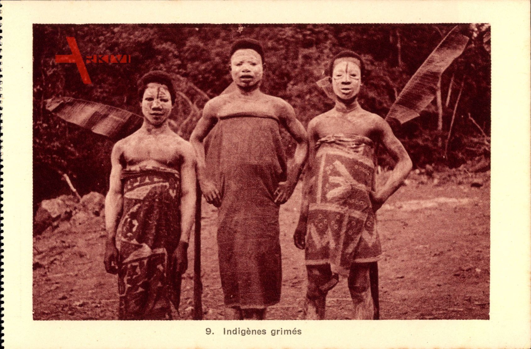 Indigenes grimes, Eingeborene mit Gesichtsbemalung, Bananenpalmen