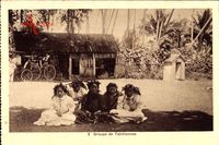 Groupe de Tahitiennes, Polynesien, Kinder mit Blumenkränzen
