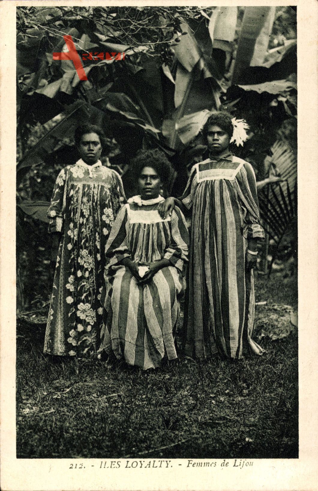 Lifou Neukaledonien, Iles Loyalty, Femmes, Frauen vor Palmen