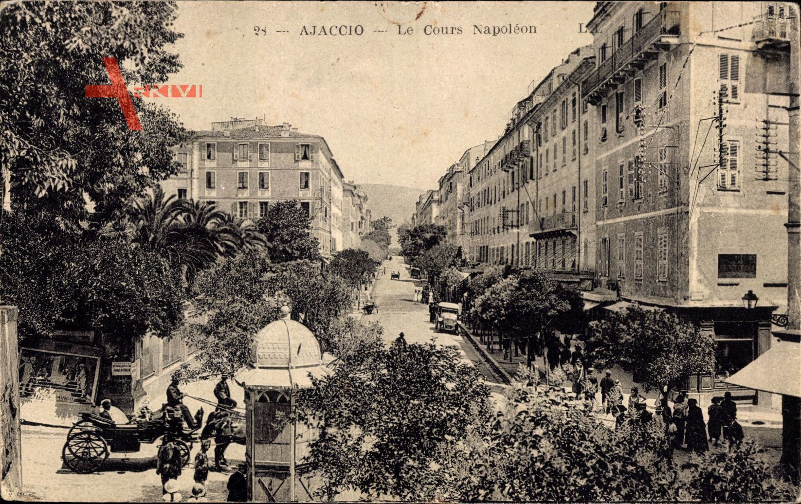 Ajaccio Corse du Sud, Le Cours Napoleon, Kutsche, Passanten