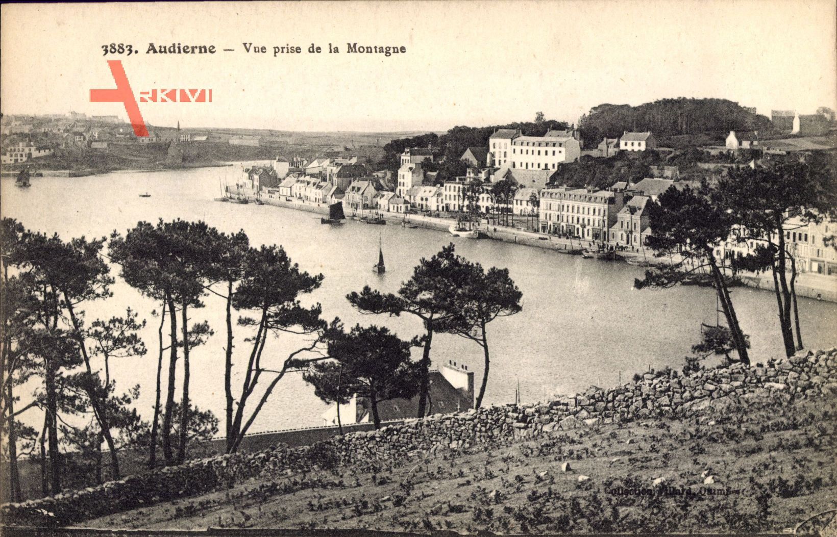 Audierne Finistère, Vue prise de la Montague, Segelboote, Häuser